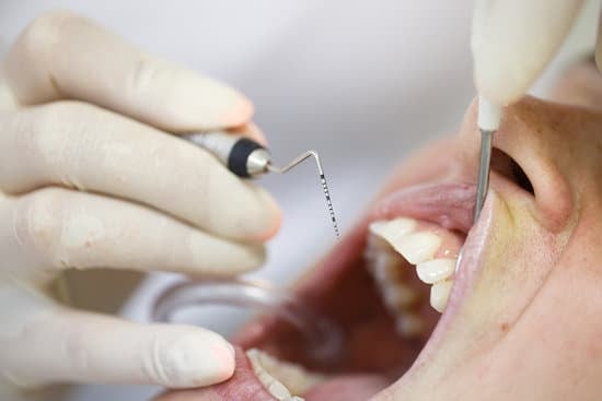 Periodontoloji: Diş Eti Hastalıklarının Tedavisi ve Bakımı